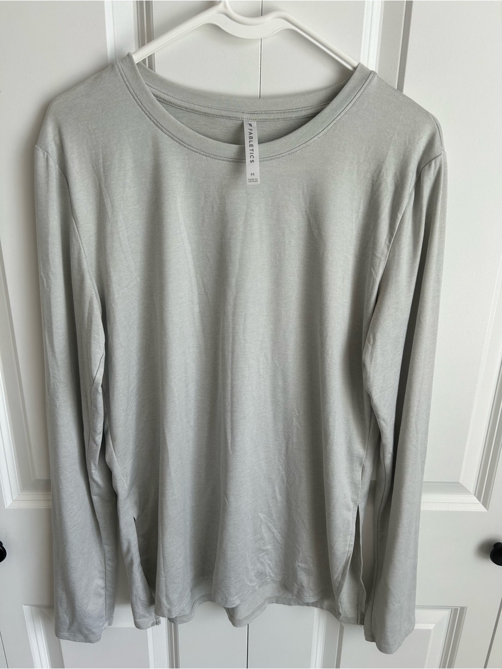 Fabletics Long Sleeve Tee in Light Gray